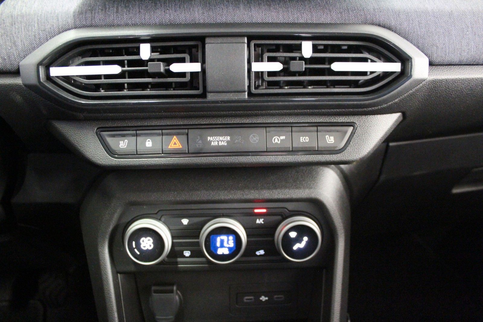 Fahrzeugabbildung Dacia Sandero TCe 100 Expression*Winterpaket* *MJ 2026