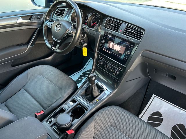 Fahrzeugabbildung Volkswagen Golf VII Var. 1.4 TSI+CarPlay+AHK+SHZ+Kamera+BT+