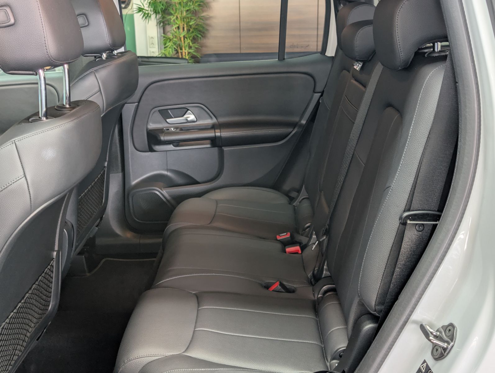 Fahrzeugabbildung Mercedes-Benz GLB 220 d MBUX LEDER VIRT APP KAM LED SHZ ALU