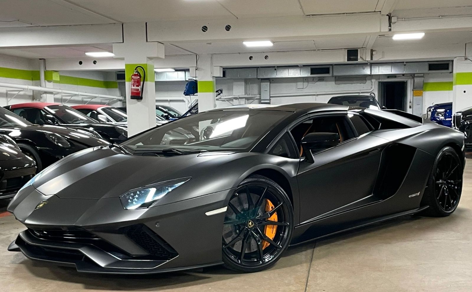 Fahrzeugabbildung Lamborghini AVENTADOR S ROADSTER CARBON LIFT GARANTİ TOPZUST