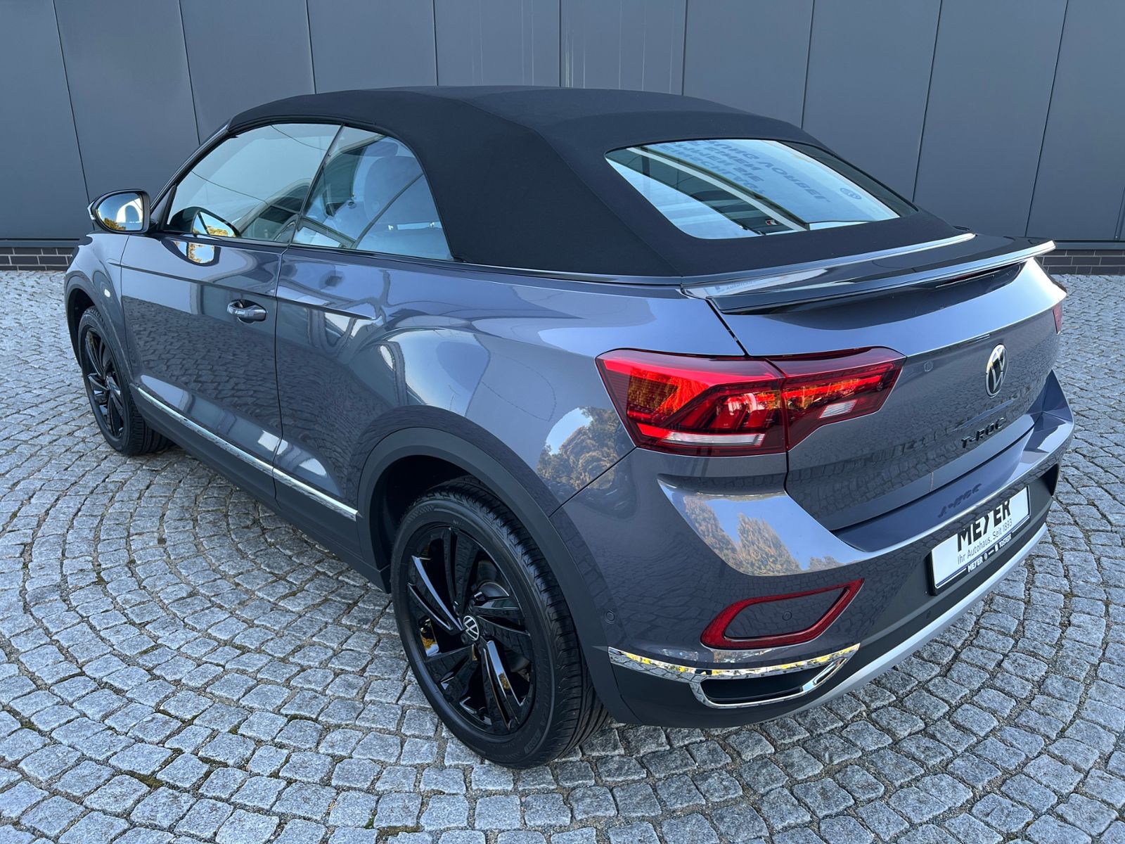 Fahrzeugabbildung Volkswagen T-Roc Cabriolet 1.5 TSI DSG *AHK, LED, Black Sty