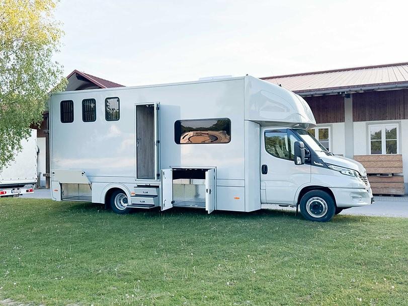 Iveco Pferdetransporter Neuaufbau 210PS Automatik