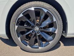Fahrzeugabbildung Skoda Superb Combi Sportline iV Navi LED ACC AHK 360°