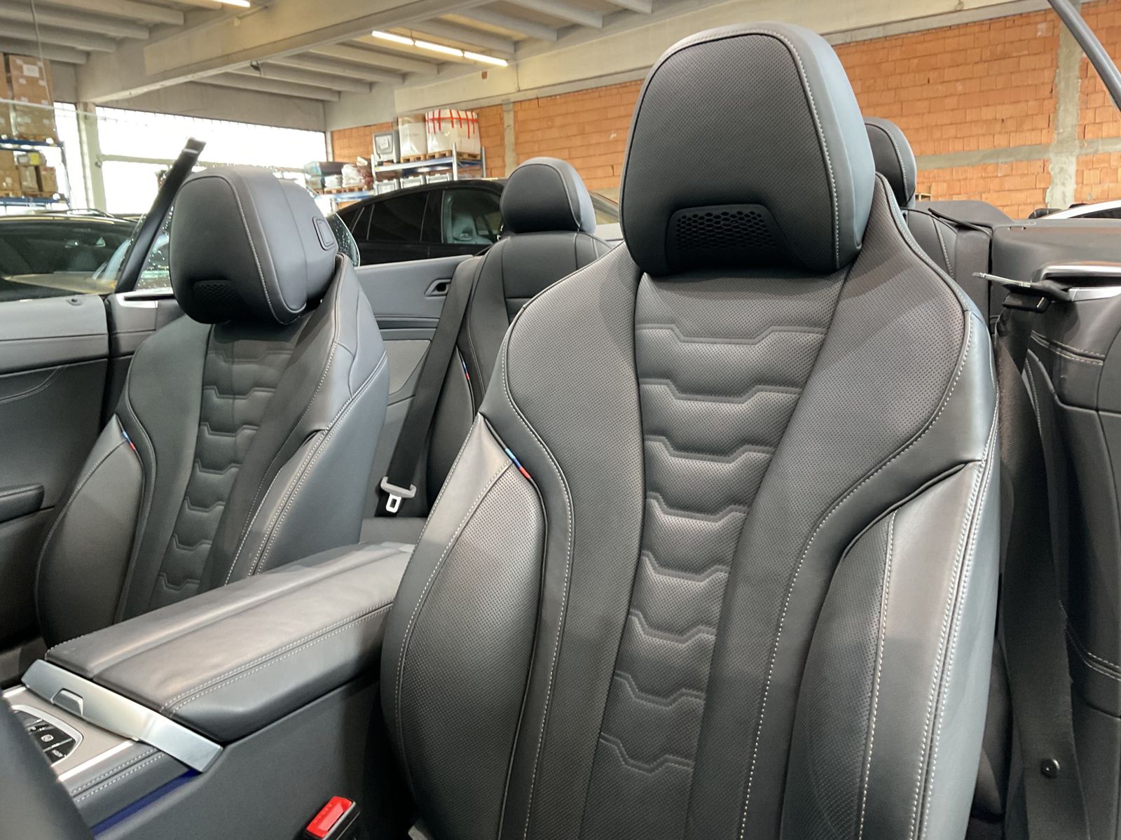 Fahrzeugabbildung BMW M850i xDrive Cabrio Aktivlenkung Laserlicht Nack