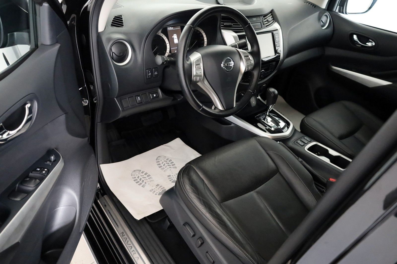 Fahrzeugabbildung Nissan Navara NP300 N-Guard,4x4,Leder,Navi,Hard Top,AHK