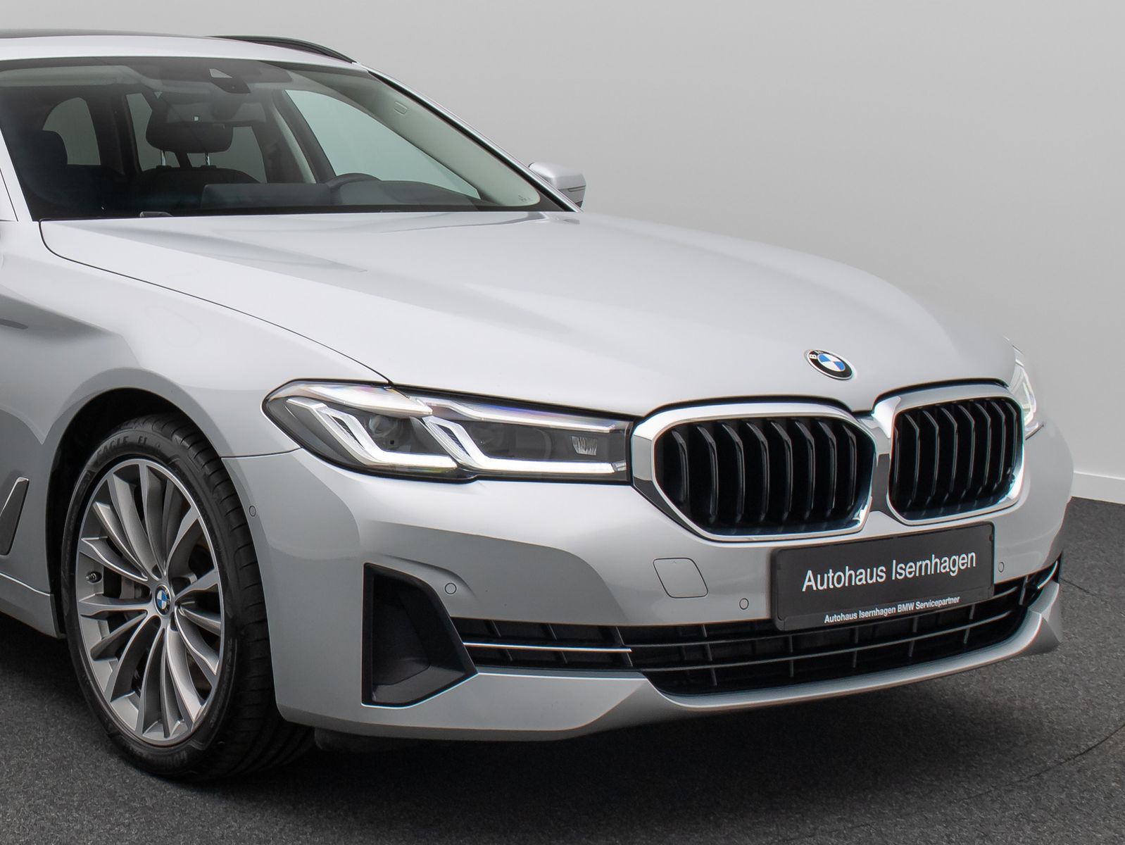 Fahrzeugabbildung BMW 530d Kamera DAB HiFi Panorama HUD Sport 19Zoll