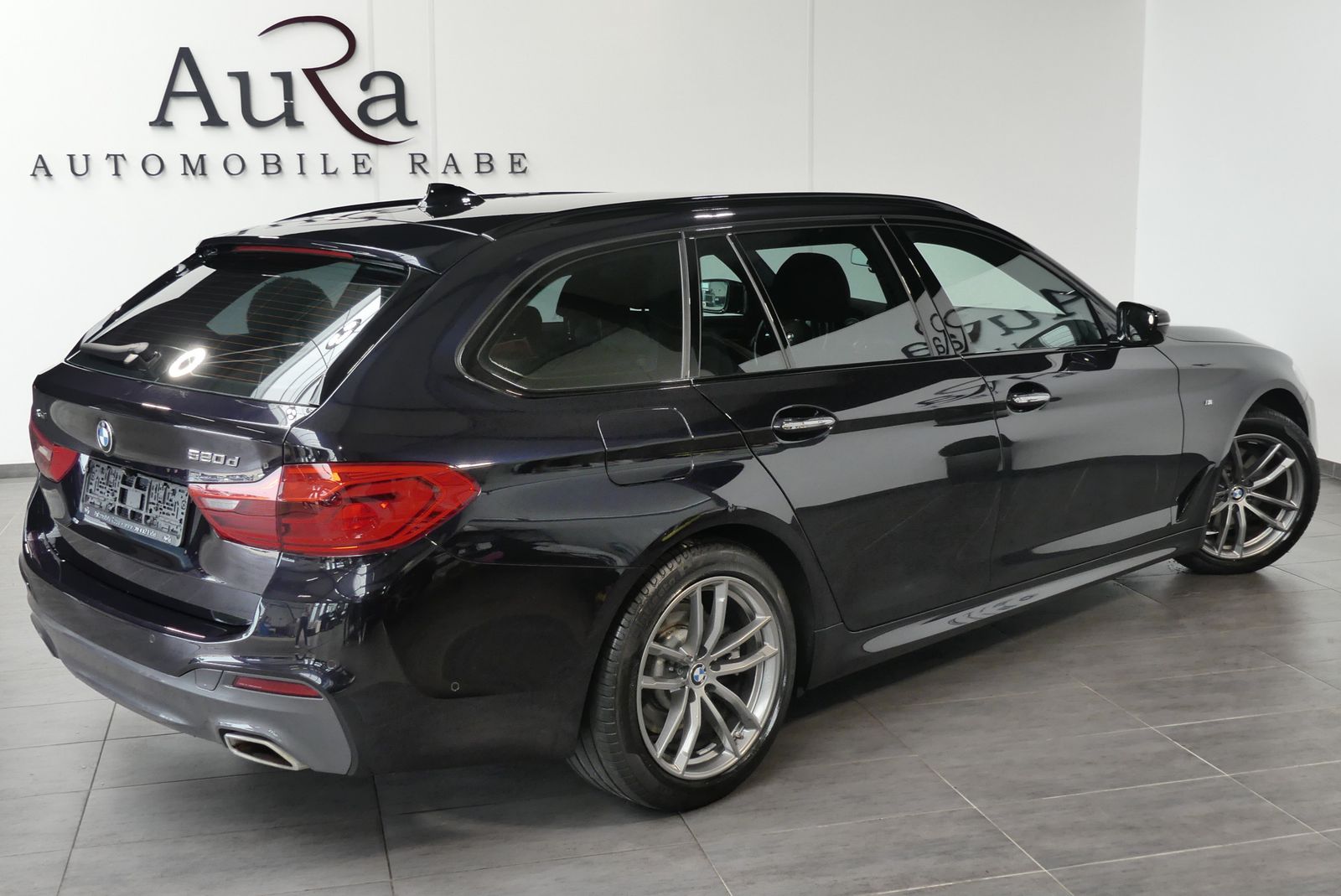 Fahrzeugabbildung BMW 520d Touring xDrive M-Sport NAV+LED+ACC+H&K+18ZO