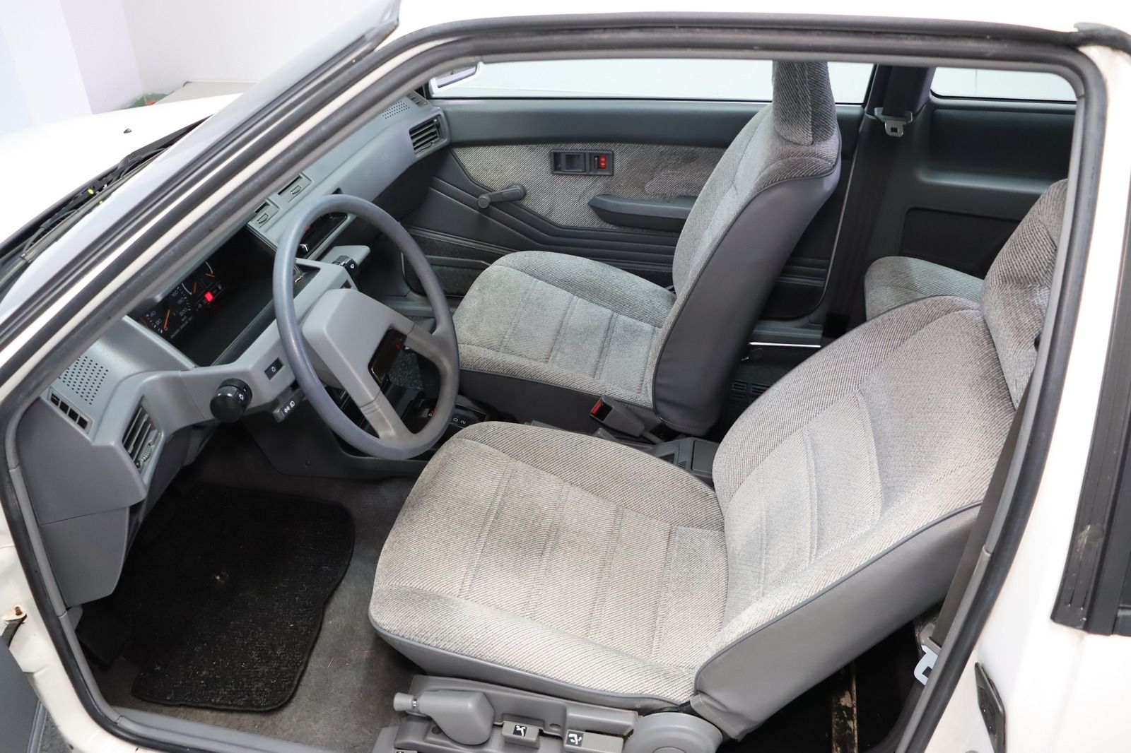 Fahrzeugabbildung Mitsubishi Colt GLX * Radio * H-Zulassung * wenig km *