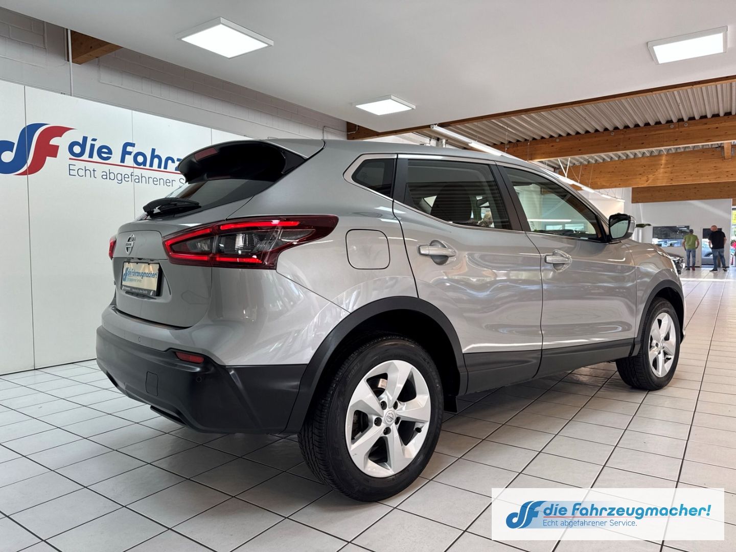 Fahrzeugabbildung Nissan Qashqai Shiro Navi Mehrzonenklima DAB SHZ Spurha