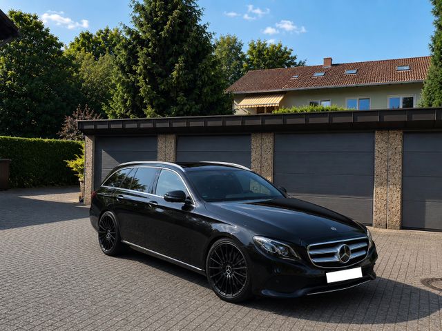 MERCEDES-BENZ E 220 d 4MATIC T Autom. -