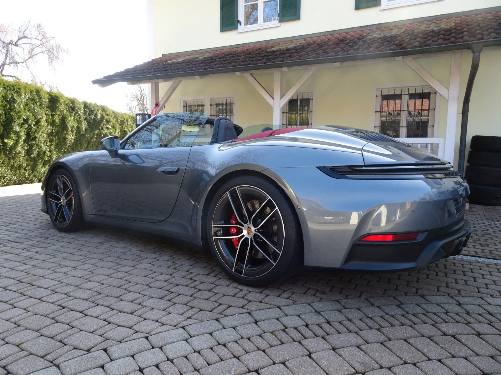 PORSCHE 992.2 C4 GTS Cabrio- Facelift/541 PS/ 9.000 km !