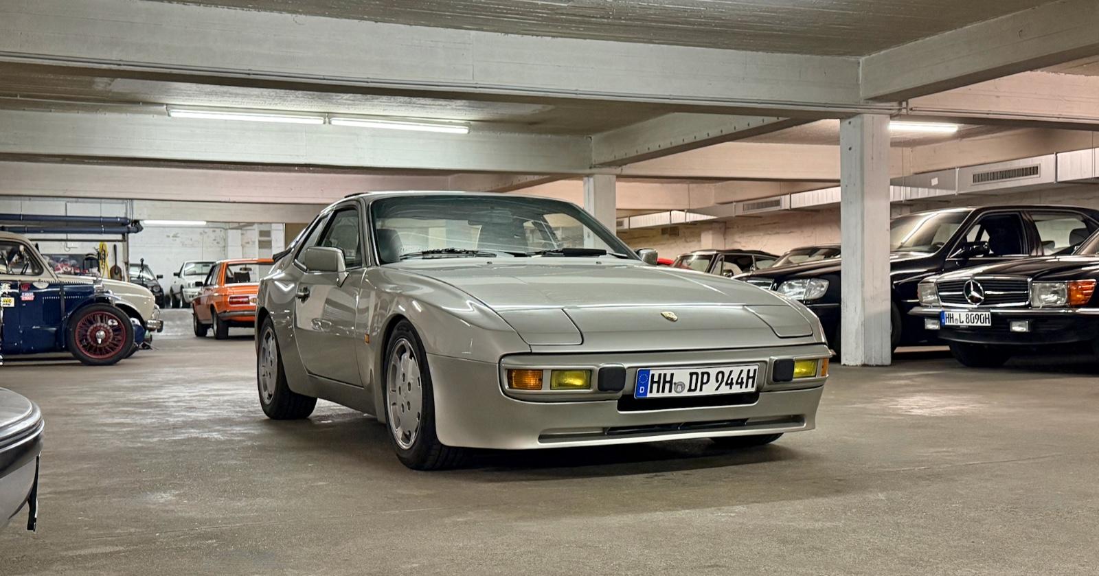 Porsche 944 S
