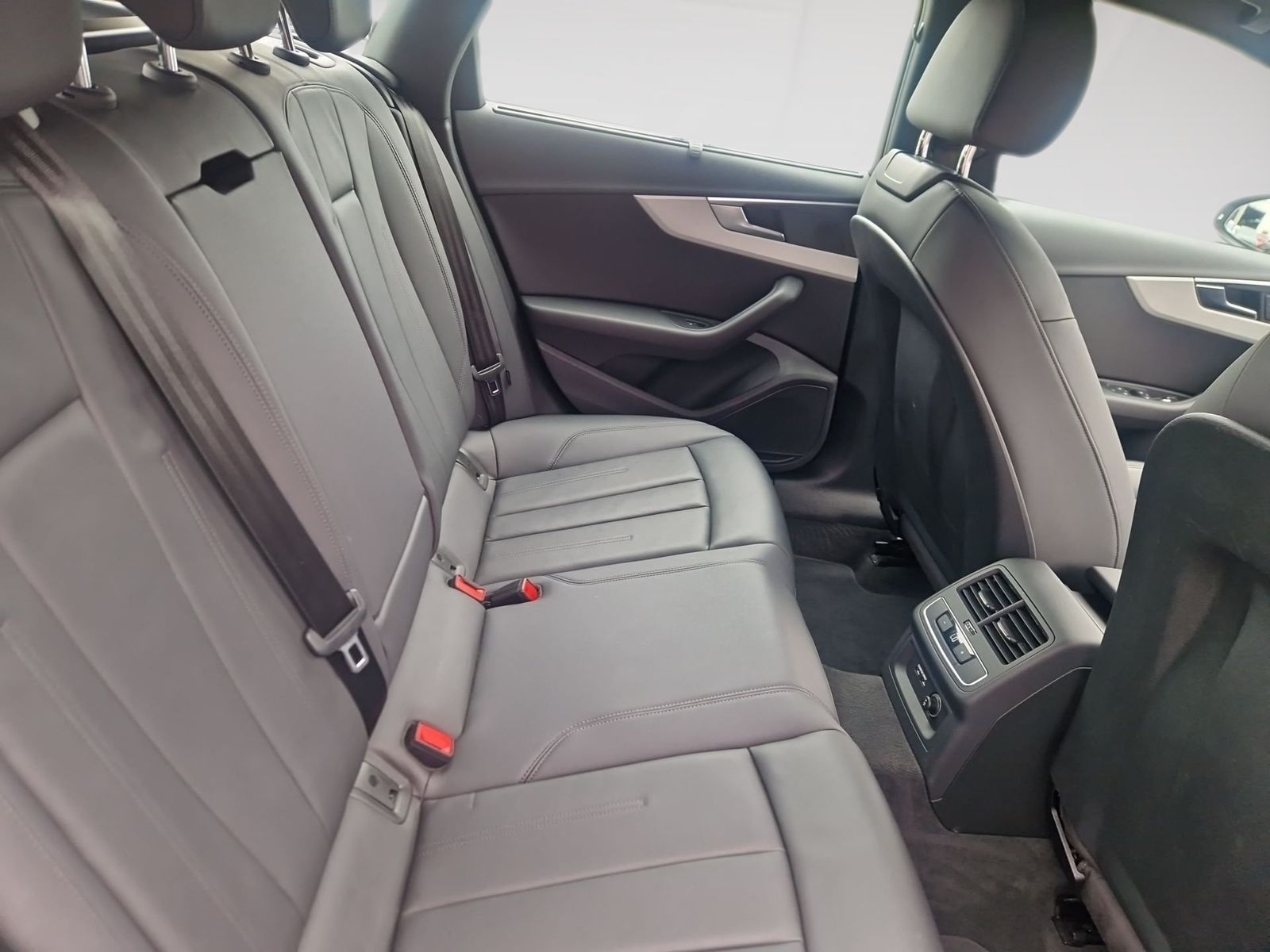Audi A4 - Bild 10