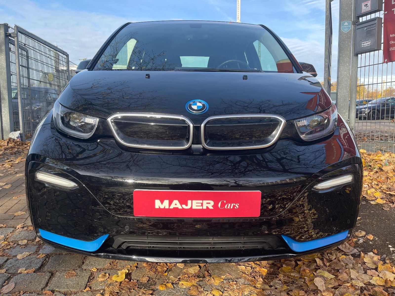 Fahrzeugabbildung BMW i3s KAMERA*SHZ*Business-Paket*20ZOLL*LED