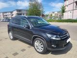 Volkswagen Tiguan2.0TSi*Track&Field*AUTOM*NAVi*LEDER*GLASD. - Volkswagen Tiguan: Field Track