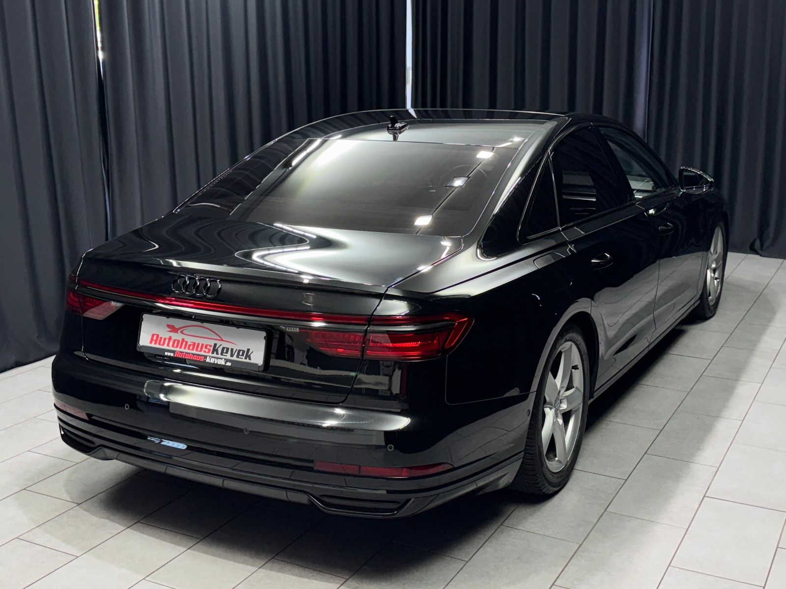 Fahrzeugabbildung Audi A8 50 TDI quattro|B&O|HUD|PANO|MATRIX