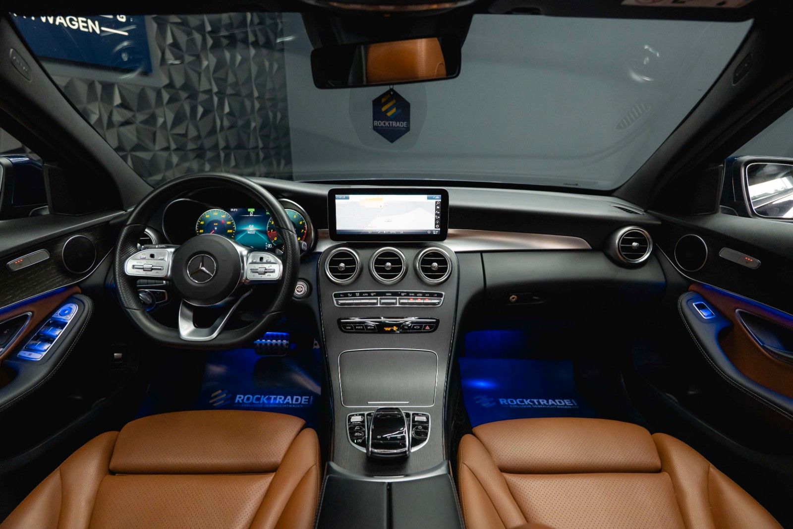 Fahrzeugabbildung Mercedes-Benz C 300 AMG | ACC | Pano | Mulitbeam | Widescreen