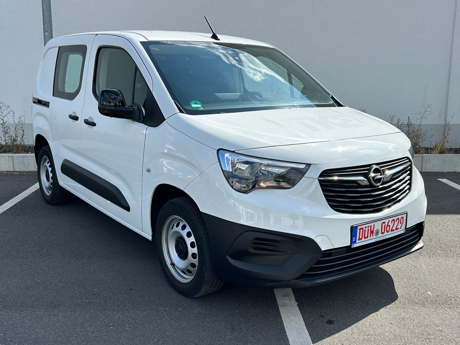 Opel ComboE Cargo Edition 3 Sitze Regal