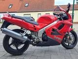 Honda VFR 750 F RC36 - Honda VFR 750 F
