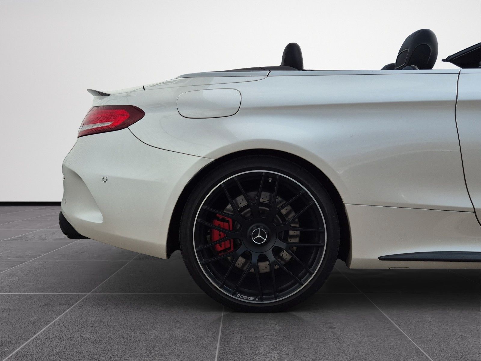 Fahrzeugabbildung Mercedes-Benz C 63S AMG V8 CARBON BURM HUD NIGHT KAM 360°