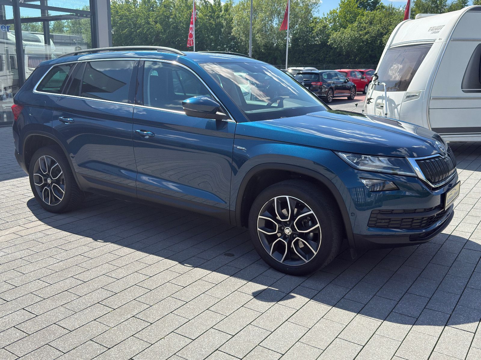 Fahrzeugabbildung SKODA Kodiaq Clever Navi,Sitzh.v+h,Alu,DSG,360°