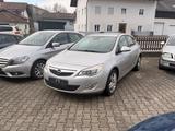 Opel Astra J Lim. Design Edition-2.Hand-Pdc-Shz-Euro5 - Opel Astra aus 2011: Design Edition