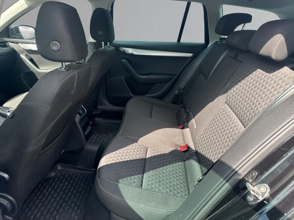 Skoda Octavia Combi III 2.0 TDI DSG AHK ACC LED SHZ Na