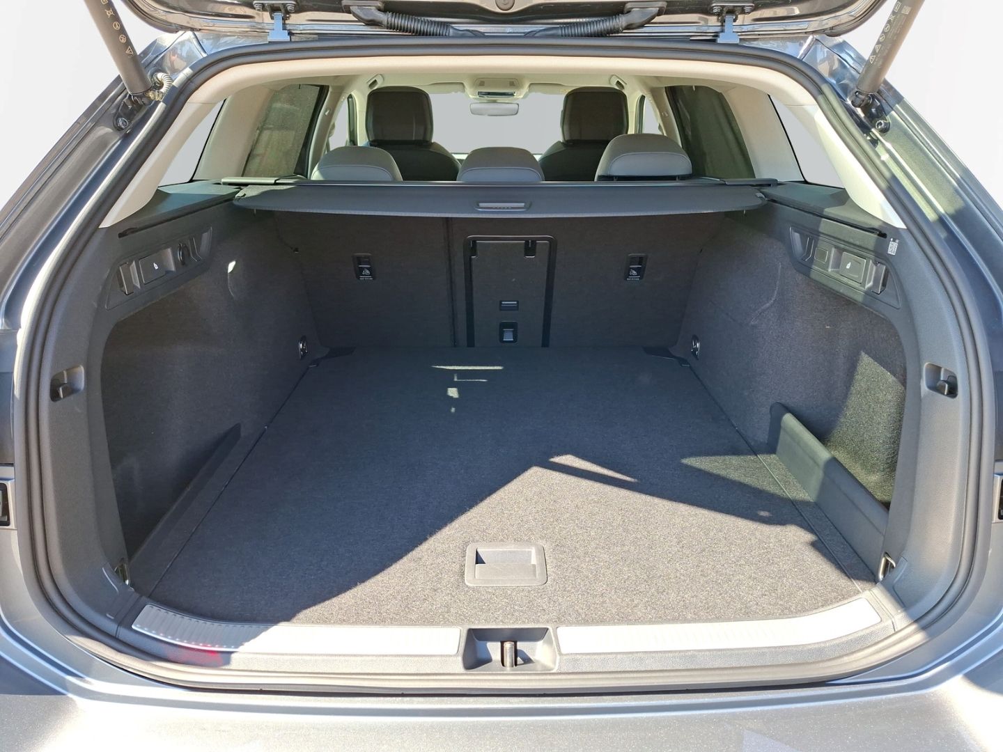 Passat Variant 2.0 TDI Business *KEYLESS*SHZ*