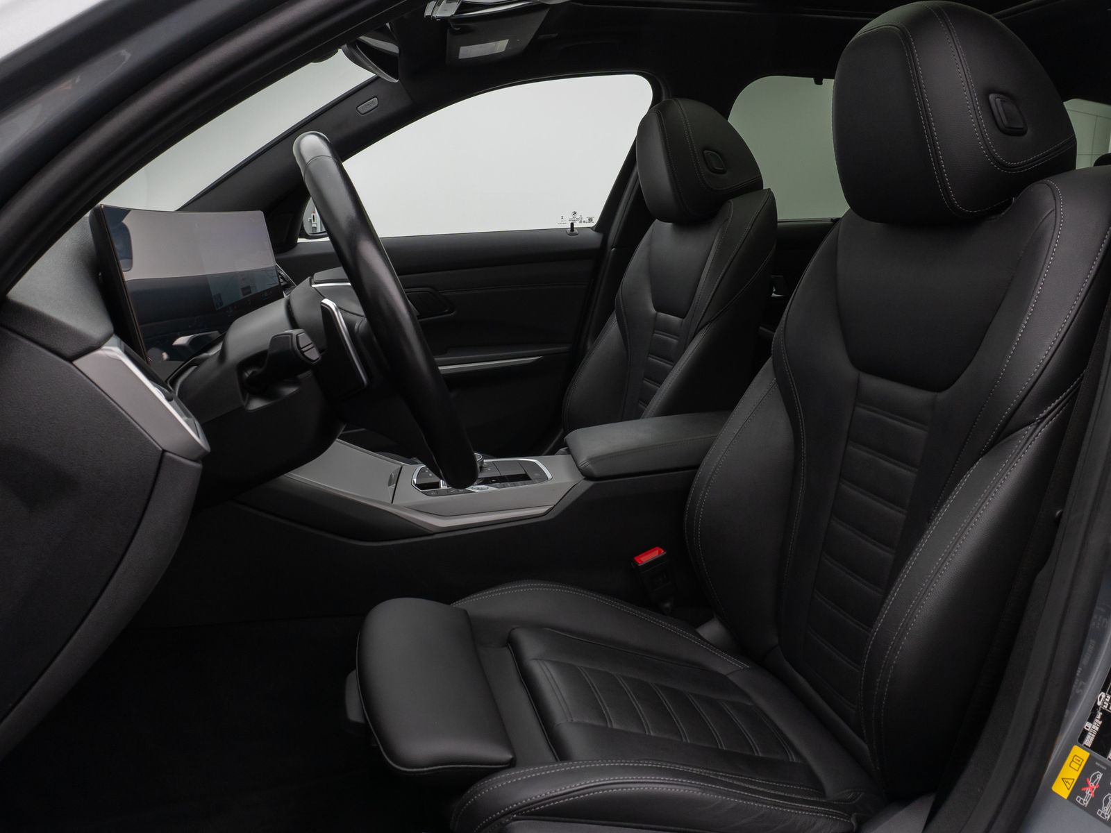 Fahrzeugabbildung BMW 330e Panorama Kamera HUD DAB HiFi AHK Sport Lede