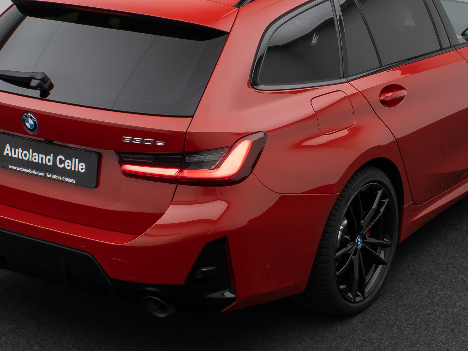 Fahrzeugabbildung BMW 330e M Sport Pro Panorama Kamera HUD H/K Komfort