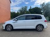 Volkswagen Touran Highline*7Sitze*LED*R-Line - gebrauchte VW Kleinbus