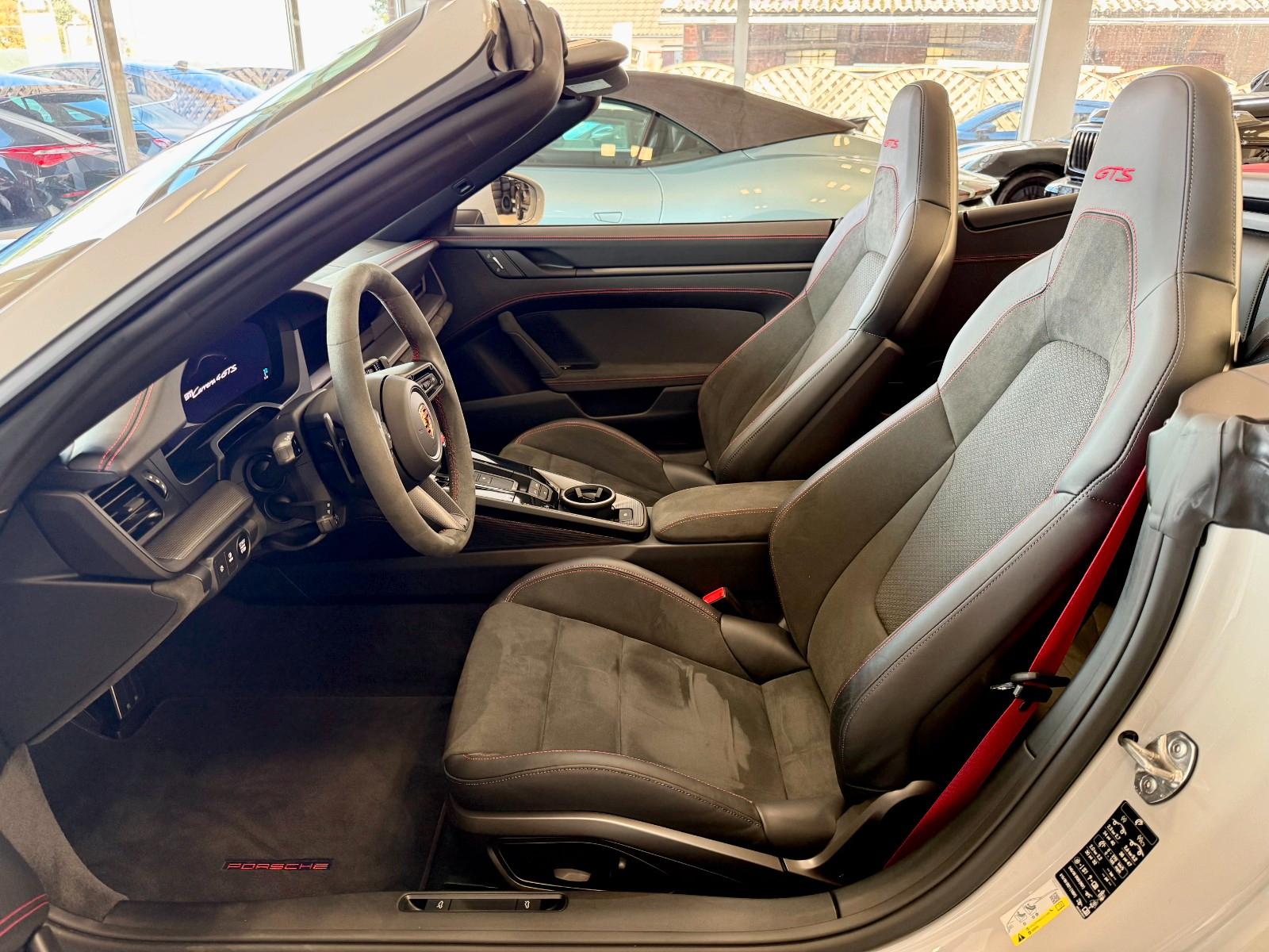 Porsche 911 992 Carrera 4 GTS Cabrio