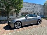 Alfa Romeo Giulia 2.0 Turbo 16V 206 kW AT8-Q4 Veloce Veloce - Alfa Romeo Giulia mit Benzin-Antrieb: Limousine