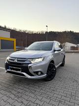 Mitsubishi Plug-in Hybrid Outlander 2.0 Top 4WD*VOLL*AHK - Mitsubishi Plug-in Hybrid Outlander von privat