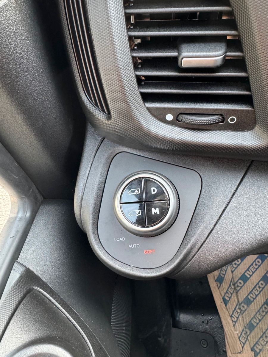 Fahrzeugabbildung Iveco Daily 35S14 HA8 Fahrgestell *R3.450mm*AHK*Luft*