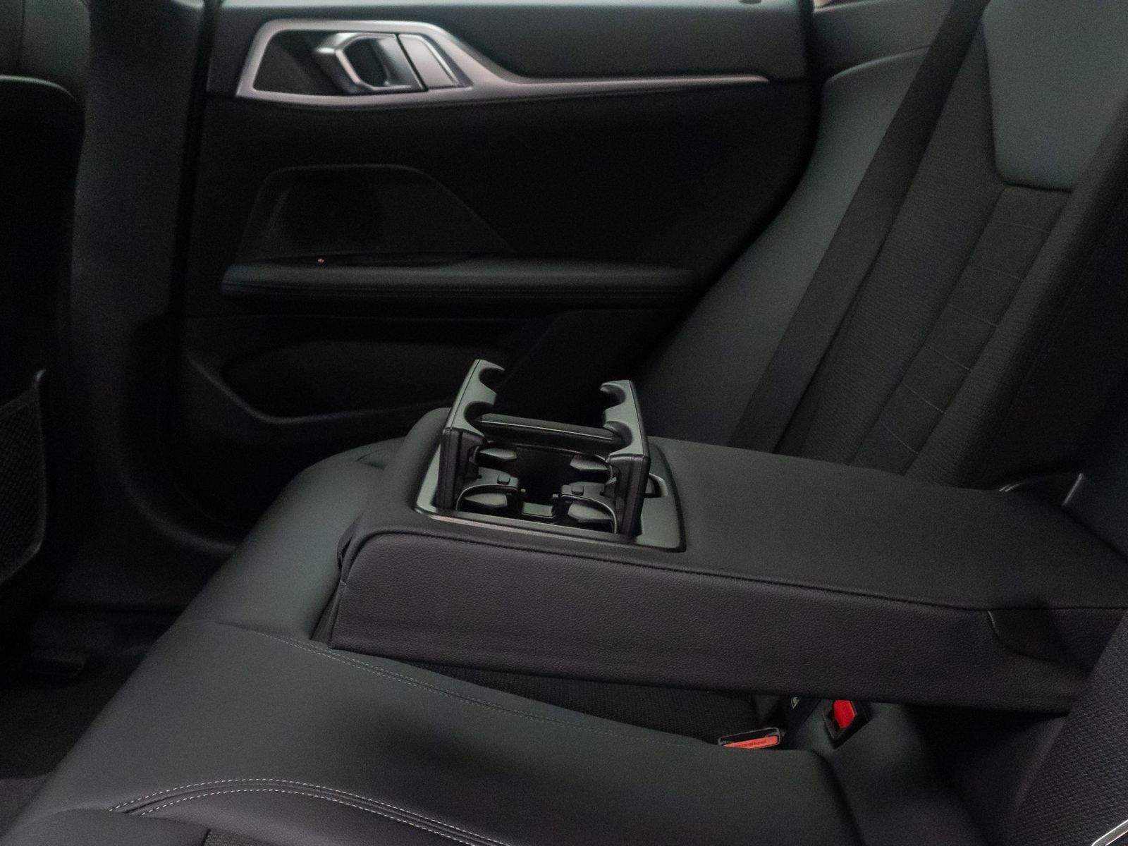 Fahrzeugabbildung BMW i4 eD40 Gran Coupe DAB Kamera Widscreen Sportstz