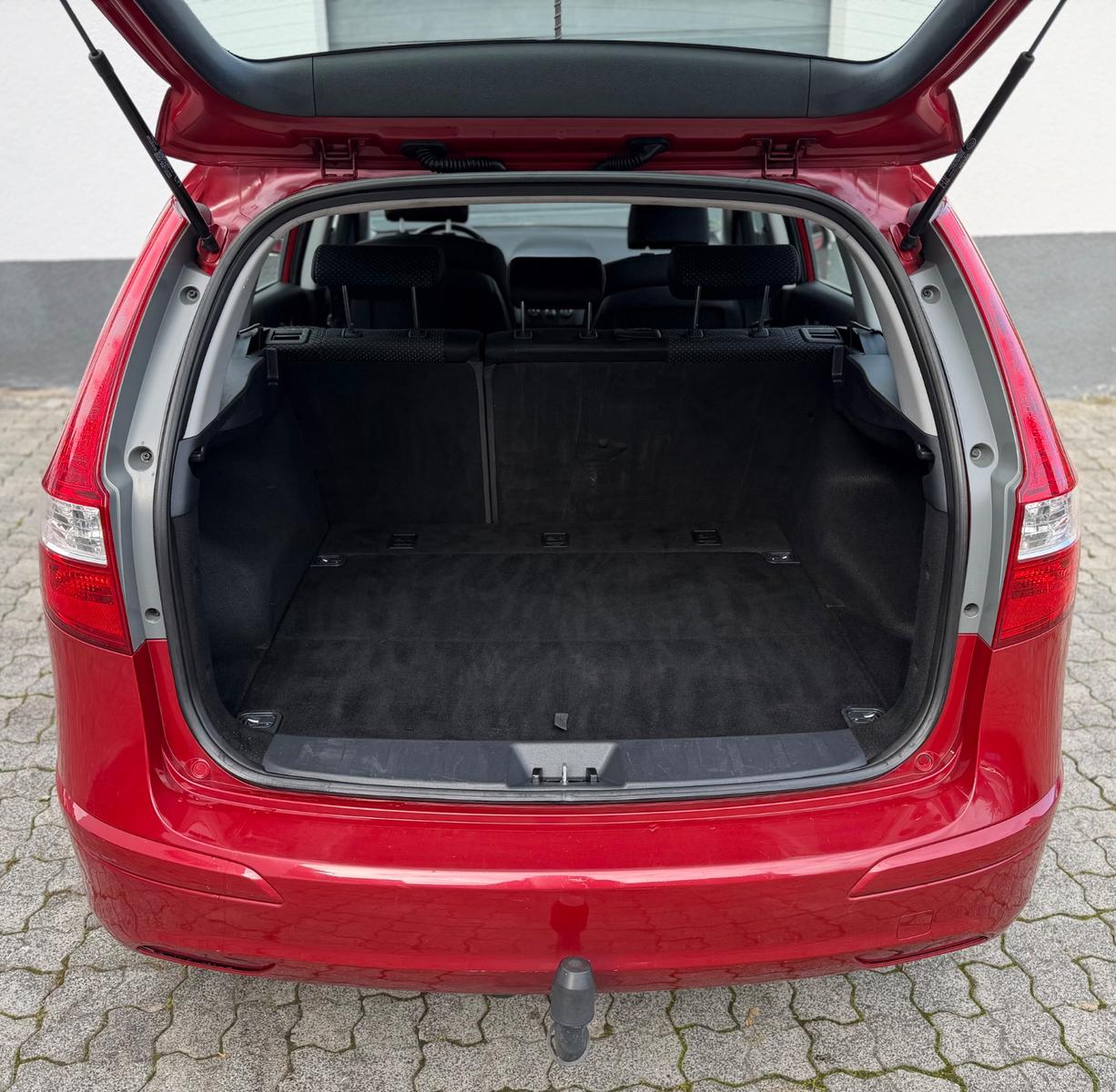 Hyundai i30 2011 — photo 21