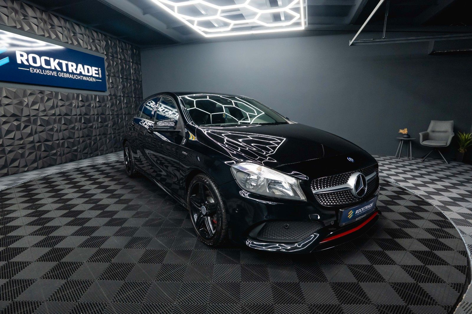 Fahrzeugabbildung Mercedes-Benz A 250 AMG Sport Black Edition *TÜV Neu*Navi*19%*