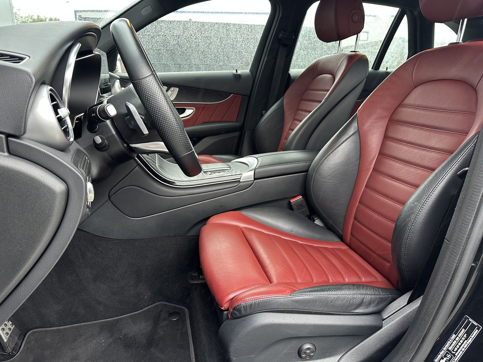 Fahrzeugabbildung Mercedes-Benz GLC 200d 4Matic AMG-Line NAV+LED+AHK+19ZO+KAMERA