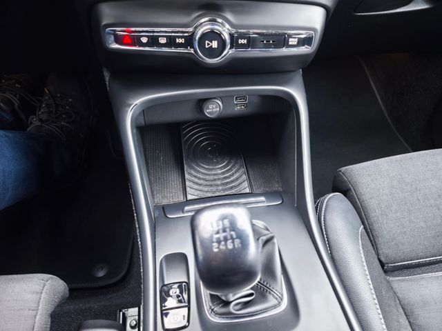 Volvo XC40 Momentum 2WD*AHK*LED*SHZ*Kamera*PDC*