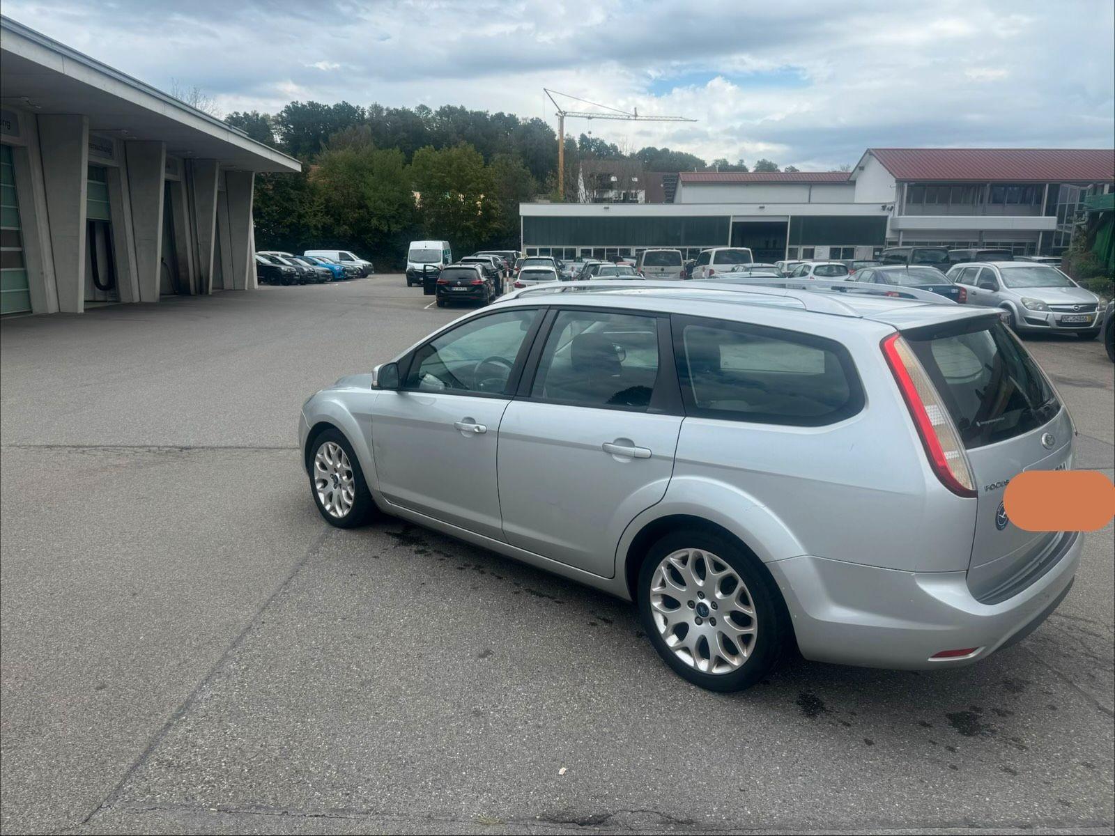 Ford Focus 2009 — салон
