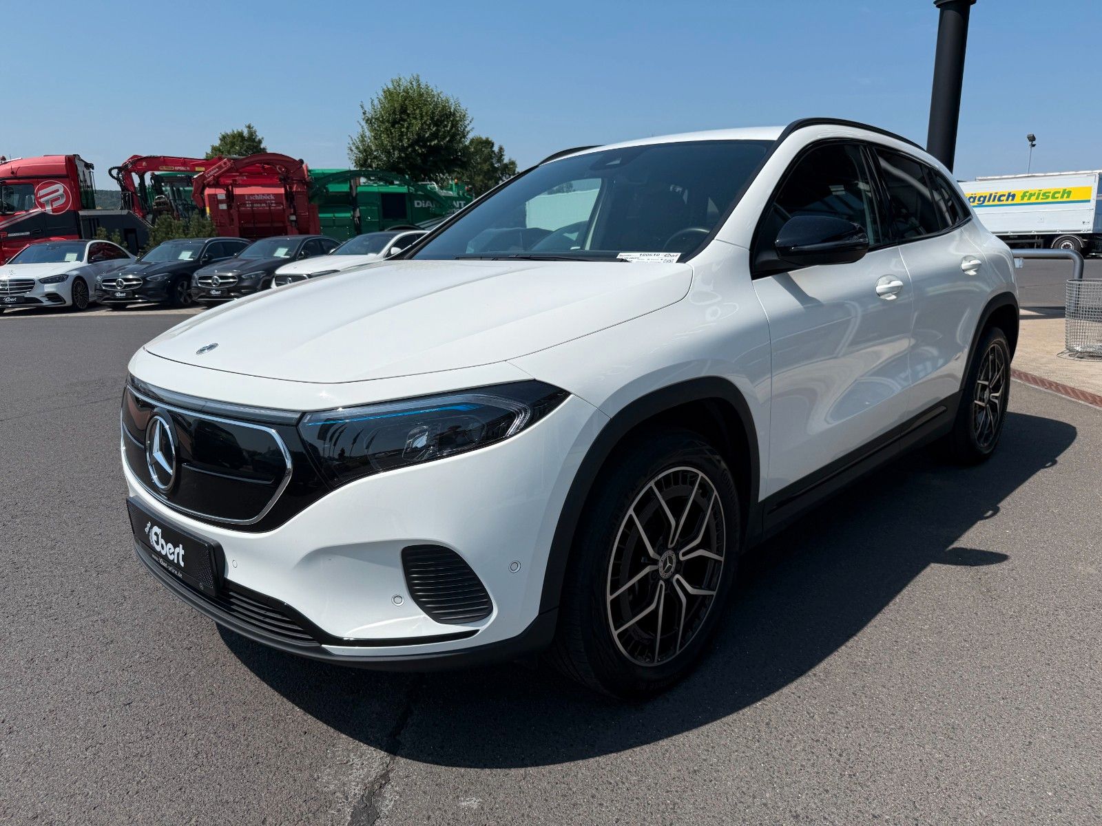 Fahrzeugabbildung Mercedes-Benz EQA 300 4M Progressive+Ambiente+RFK+19AMG+TotW