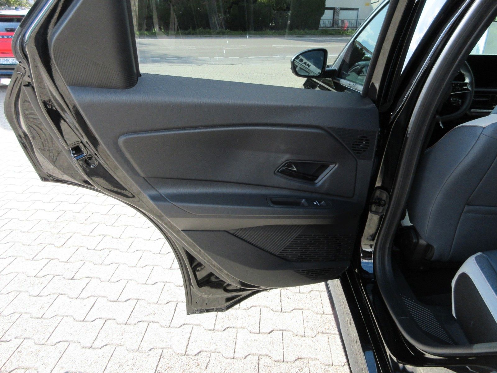 Fahrzeugabbildung Nissan Micra Evolve 52kWh 150PS AT Automatik