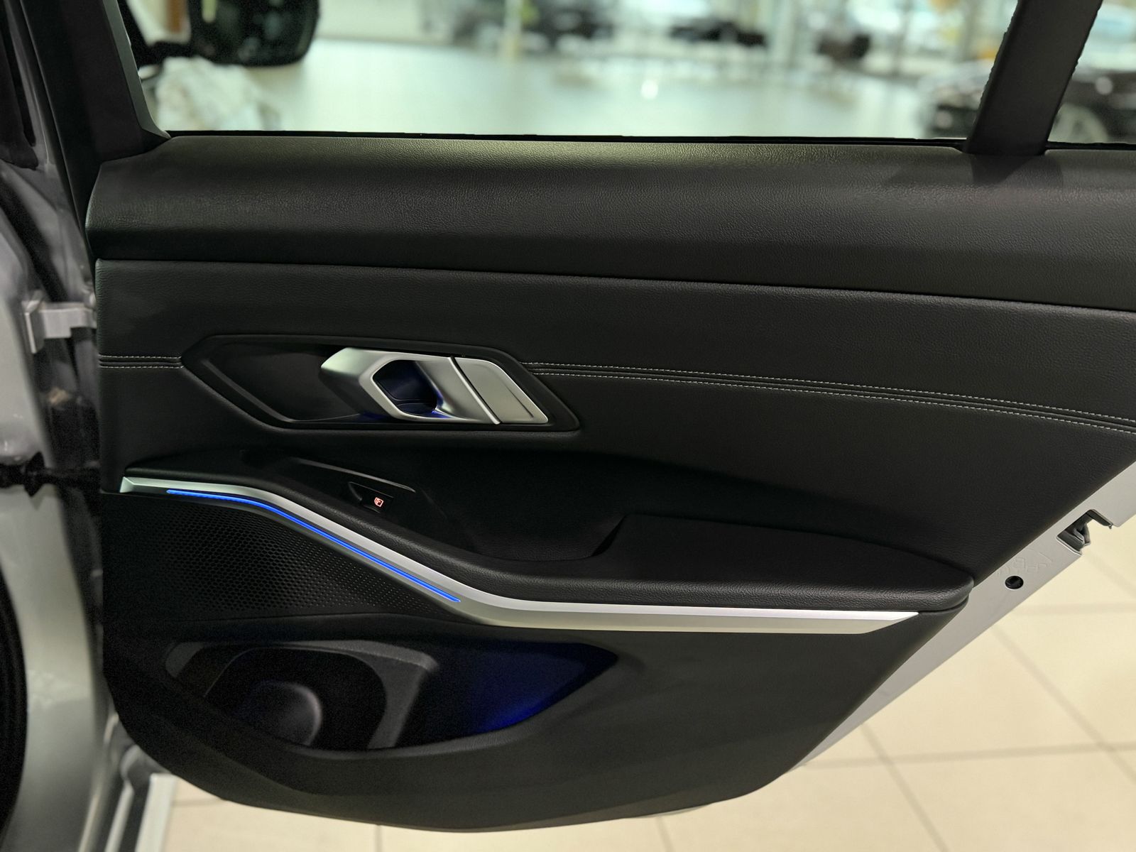 Fahrzeugabbildung BMW 320d Laser HUD DAB Komfort AHK Sport Leder Lenkh