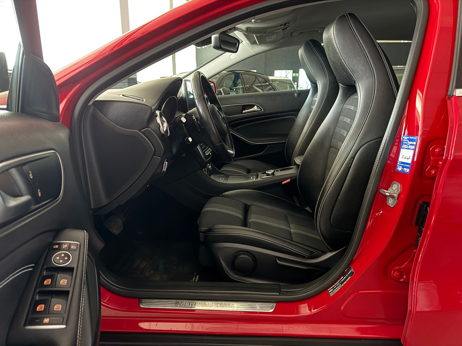 Fahrzeugabbildung Mercedes-Benz GLA 200 7G-DCT SPORTPAKET URBAN NAVI LED KAMERA