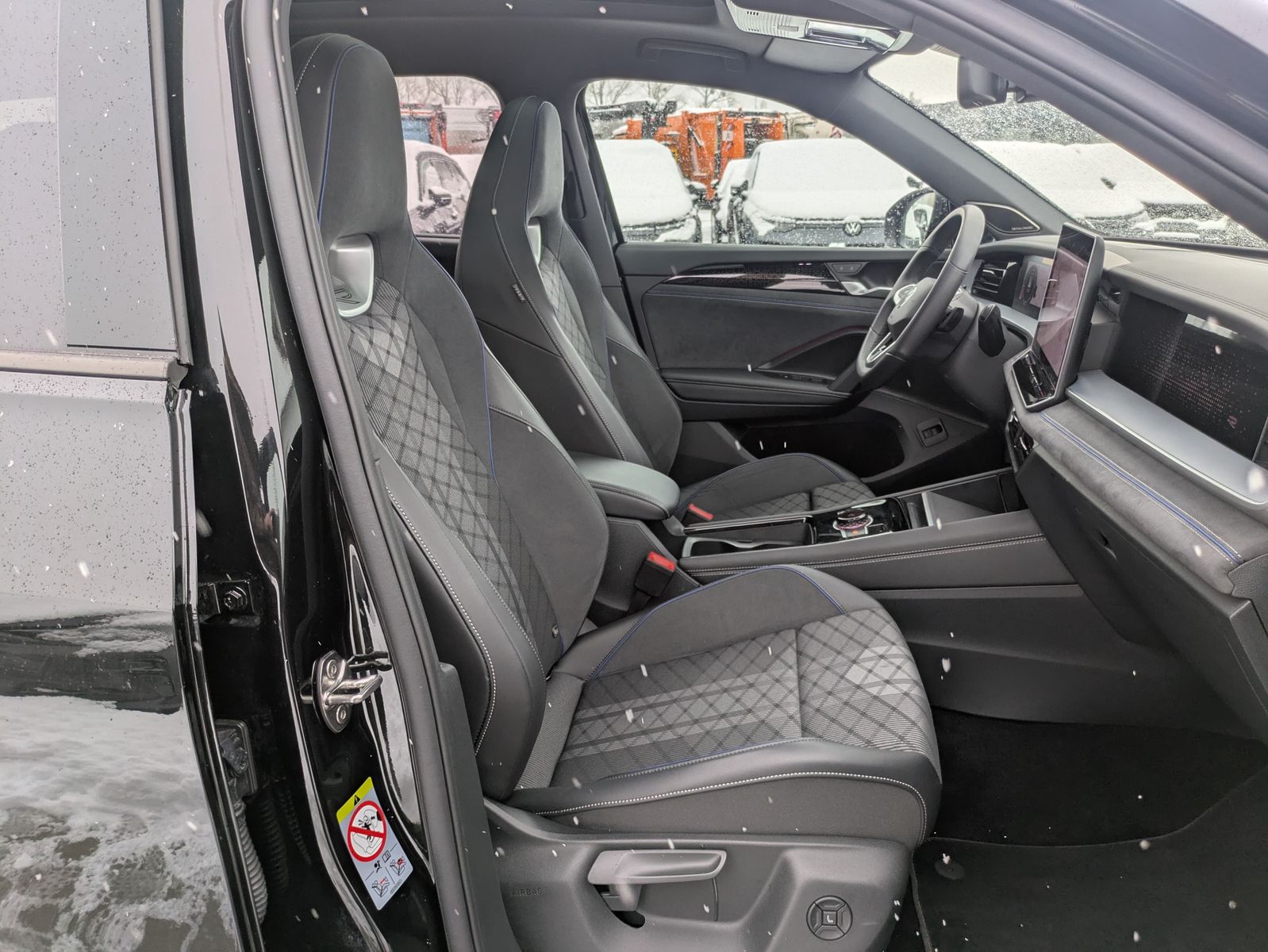 Fahrzeugabbildung Volkswagen Tayron 2.0 TDI 4M R-Line 7Si*MATRIX*AHK*PANO*HUD