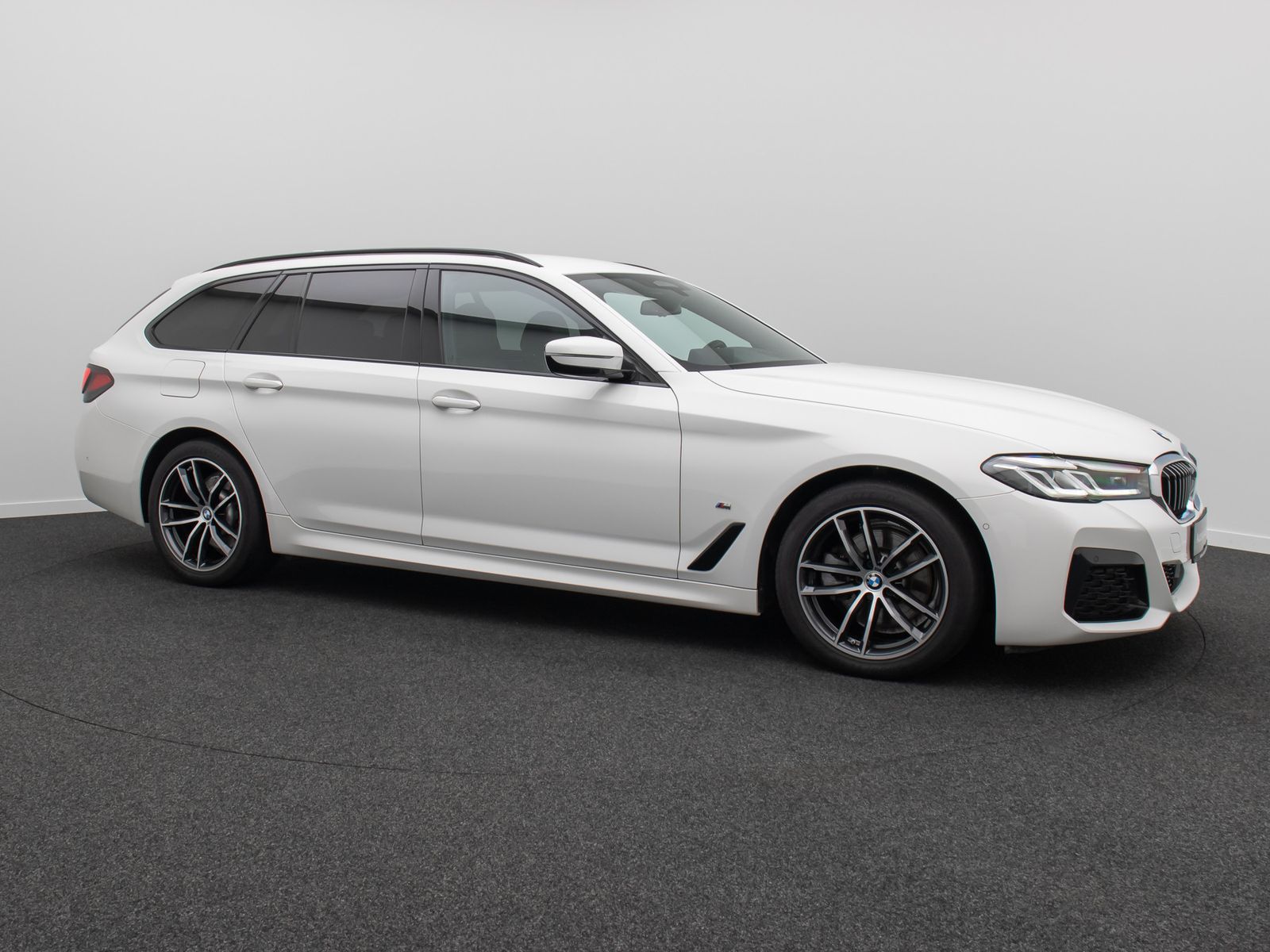 Fahrzeugabbildung BMW 520d xD M Sport HUD Kamera DAB Alarm AHK 18Zoll