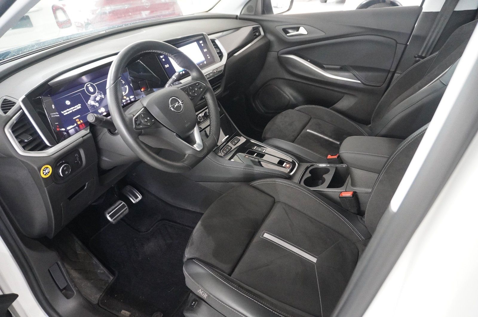 Fahrzeugabbildung Opel Grandland (X) 1.6T GSe HYBRID 4X4 NAVI/LED/SPORT