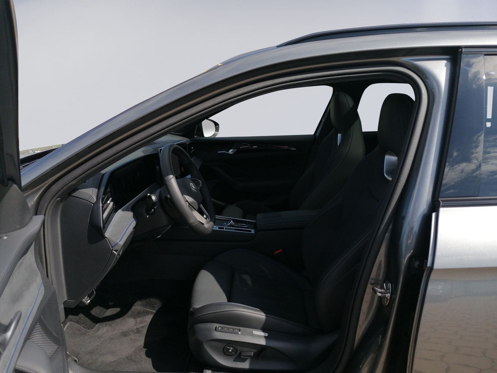 Passat R-Line 2.0 TDI 4MO STHZ+LEDER+AHK+PANO+