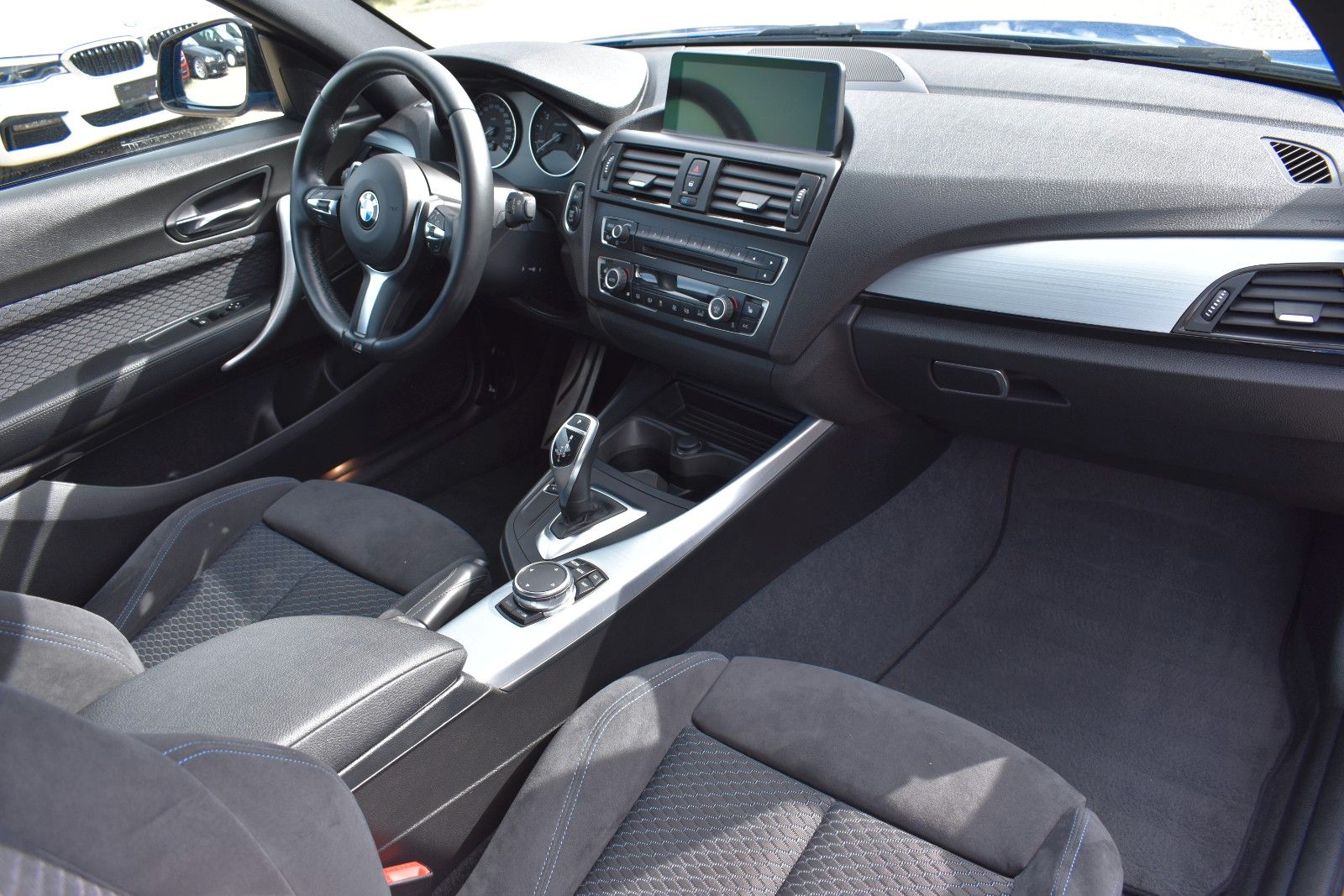 Fahrzeugabbildung BMW BMW M135i xDrive H&K 19 Zoll Navi Prof